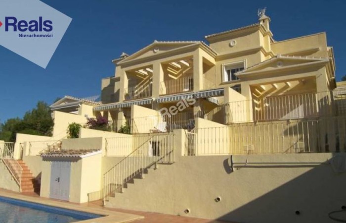 costa blanca, alicante, COSTA BLANCA, ALICANTE, DOM W CALPE Z WIDOKIEM NA GÓRY Z TARASEM i BASENEM