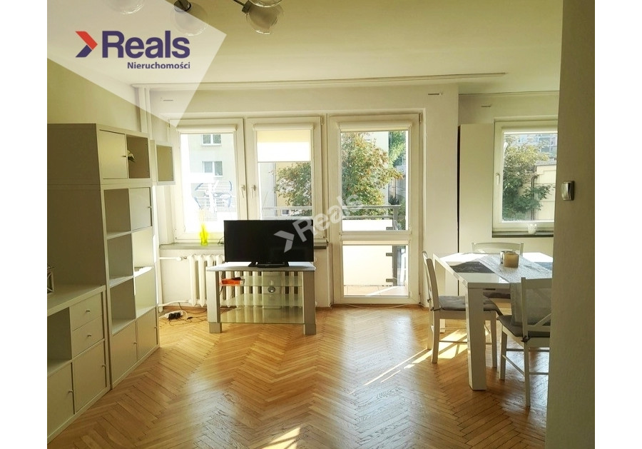 WARSZAWA, Karmelicka, 2 pokoje, widna kuchnia, balkon. Bez Prowizji