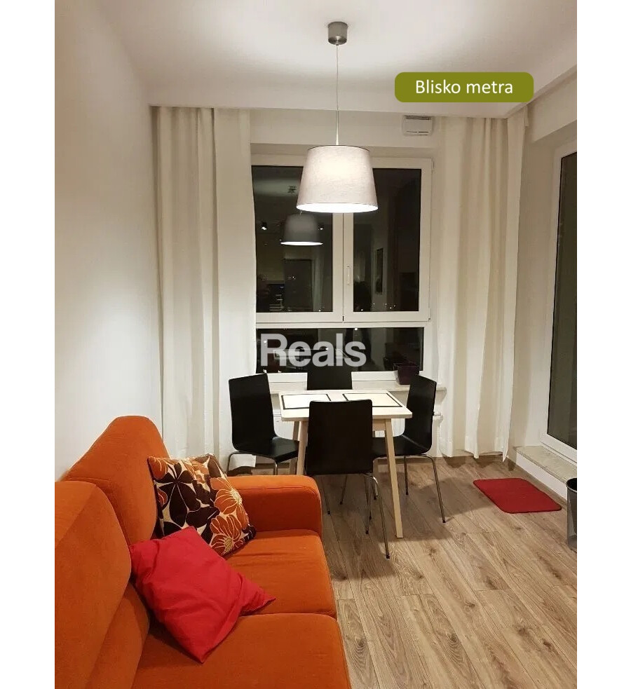 WARSZAWA, Stefana Żeromskiego, Przy metrze