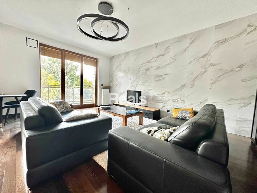 WARSZAWA, Leona Kruczkowskiego, Z komórką lokatorską