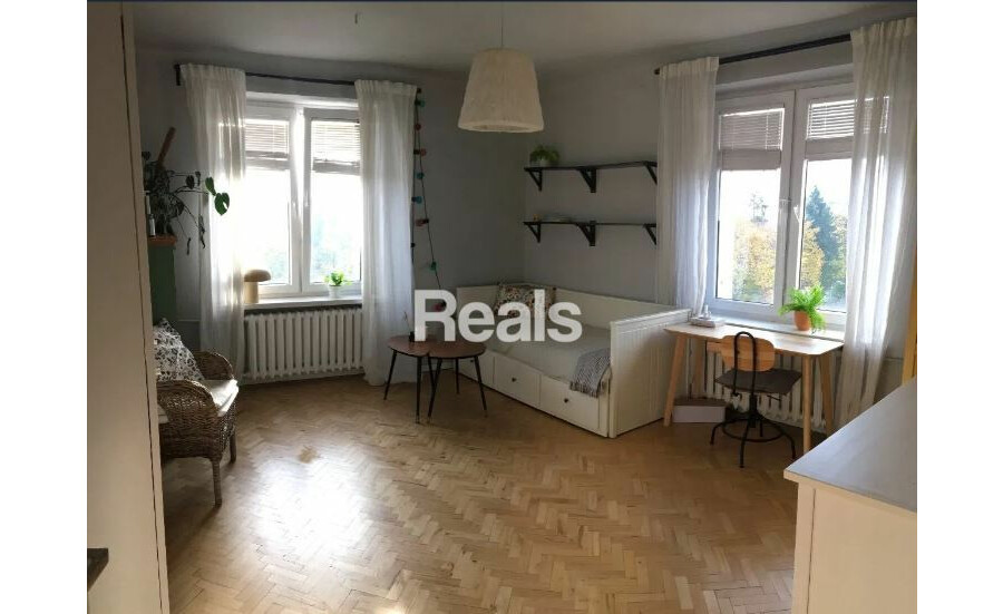 WARSZAWA, Szczęśliwicka, Dwa pokoje w kamienicy na Starej Ochocie.